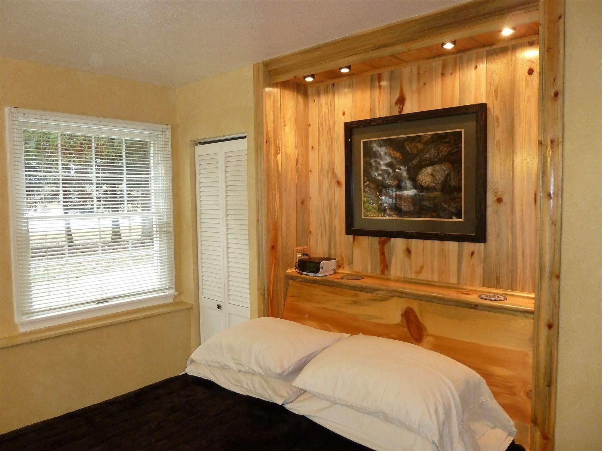 Bad Rock Bed And Breakfast Inn Columbia Falls Exteriér fotografie